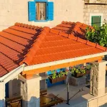 Hébergement de vacances Stone House Strnj *