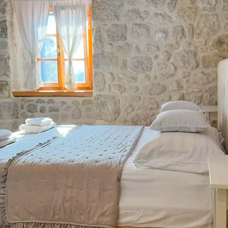 Stone House Strnj Casa vacanze