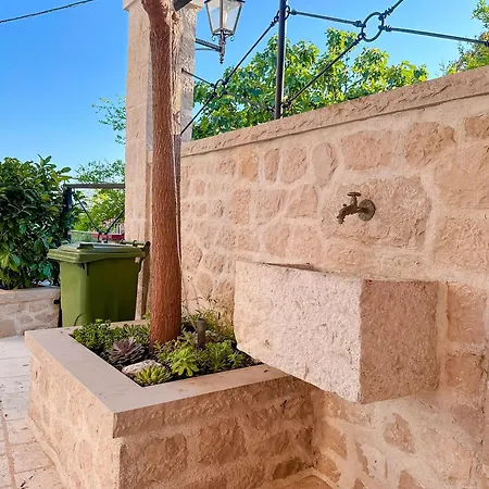 Stone House Strnj Casa vacanze
